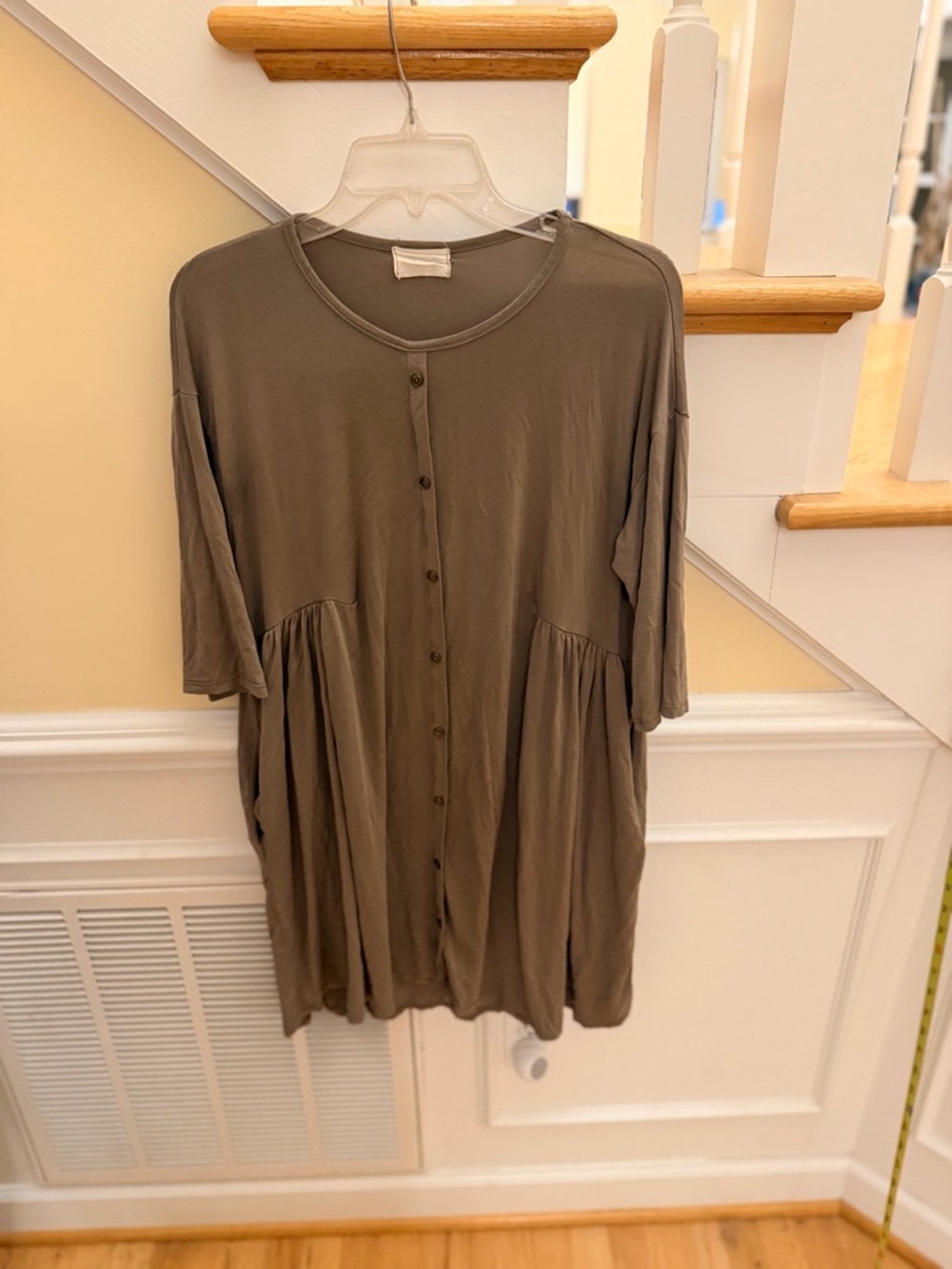 Ladies Size Large Relaxed Button-Front Women’s Top in Olive SOFT GUC ❤️